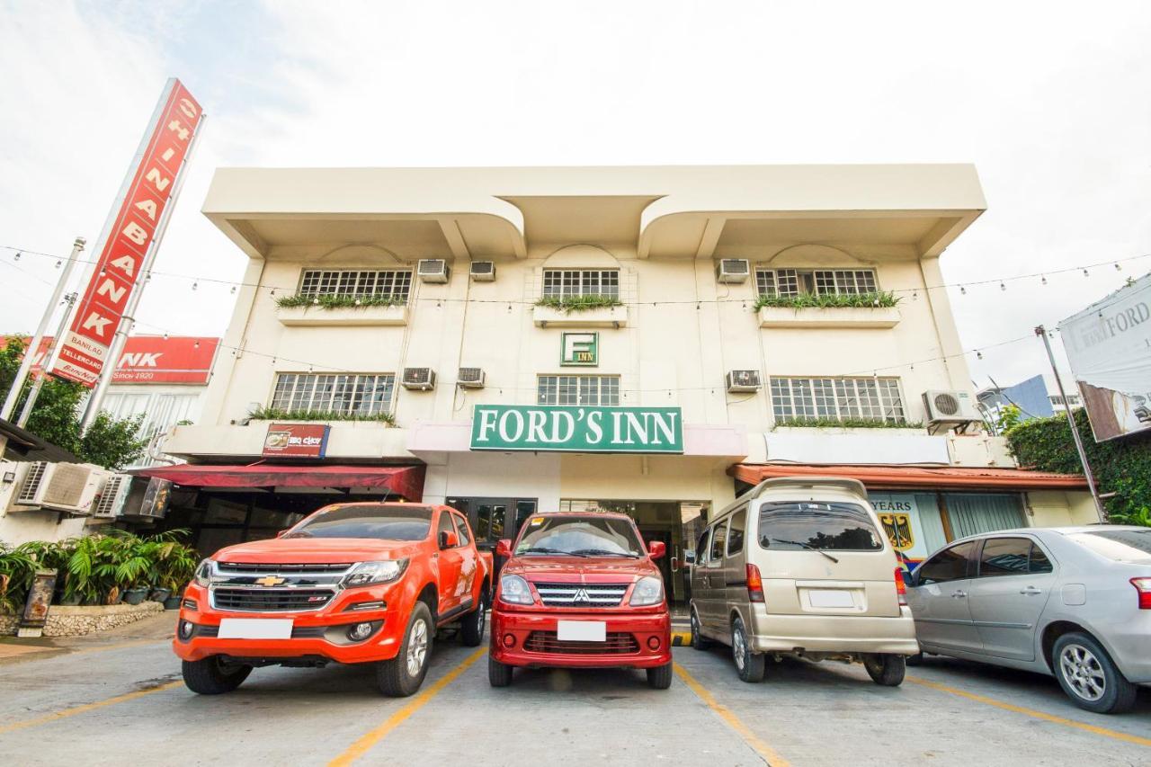 Vaccinated Staff - Oyo 465 Ford'S Inn Cebu Kültér fotó